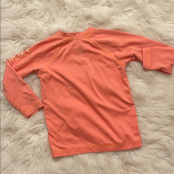 2 Roxy rash guards size 2 - Picture 3 of 6